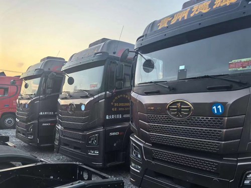 二手解放JH6牽引車560馬力