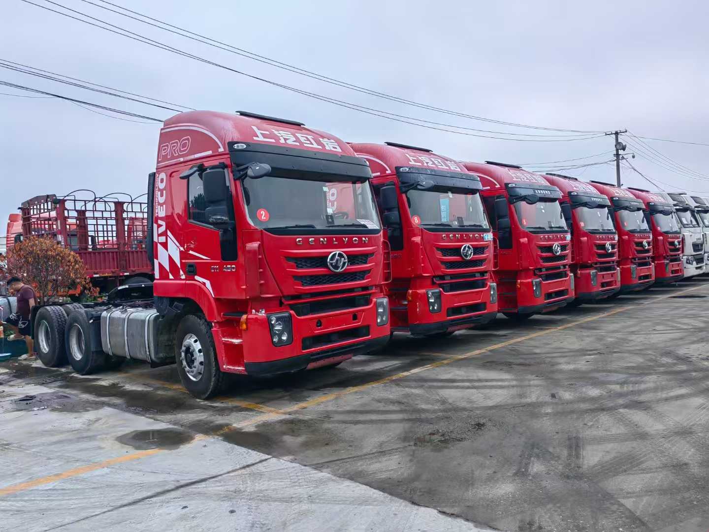 紅巖杰獅二手牽引車450馬力