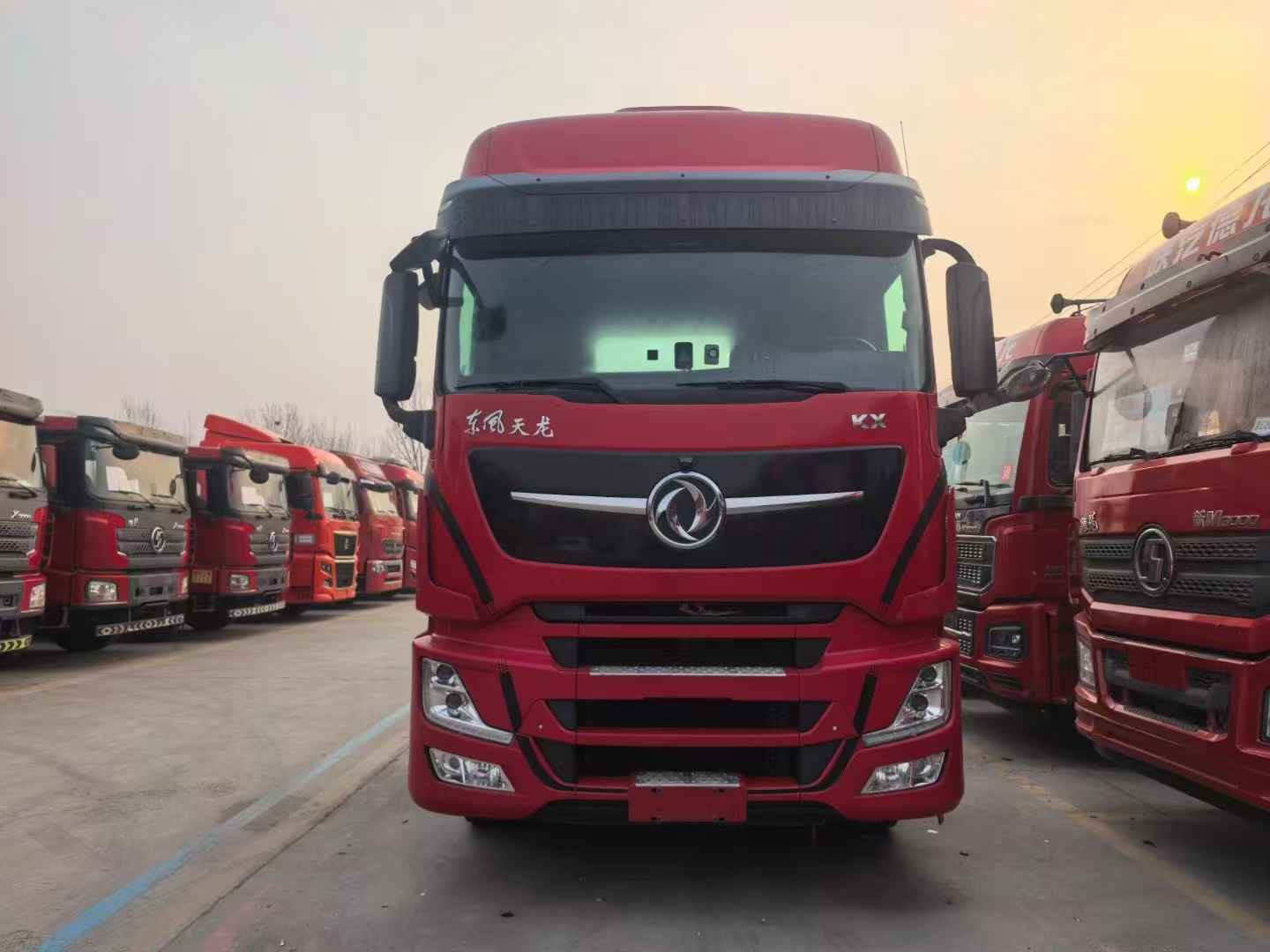 東風天龍旗艦王者600馬力二手牽引車